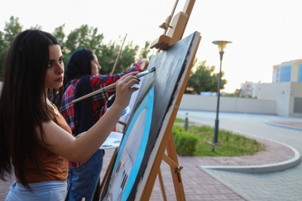 ورشة رسم لطالبات السكن تحت شعار 