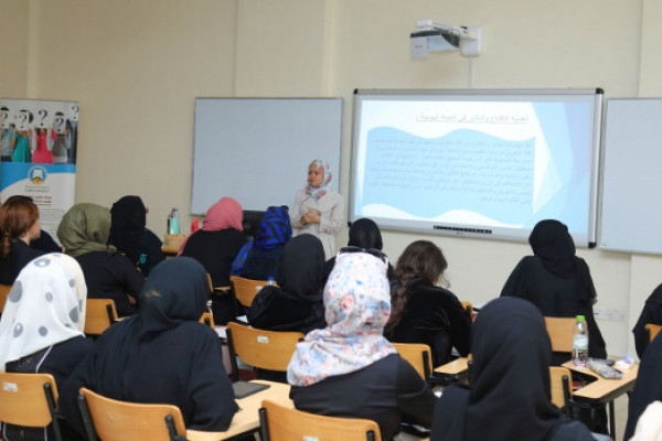 وحدة الإرشاد تنظم محاضرات وورش عمل متنوعة لطالبات الجامعة