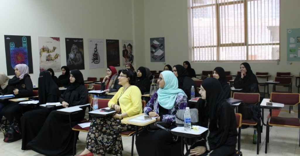 ورش عمل متنوعة لتنمية مهارات الطالبات في مختلف المجالات