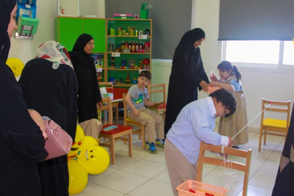 طالبات الجامعة يقدمن مبادرات إنسانية