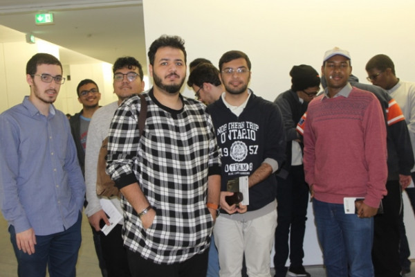 طلبة الجامعة يزورون اللوفر في أبو ظبي