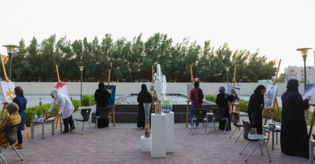 ورشة رسم لطالبات السكن تحت شعار