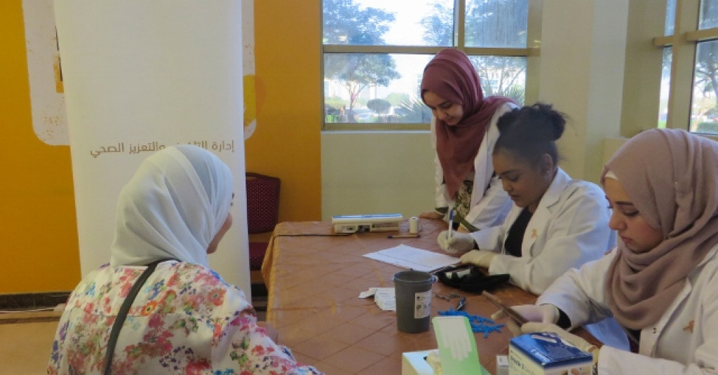 حملة لمكافحة التدخين والتوعية بمرض السكري لطلبة الجامعة