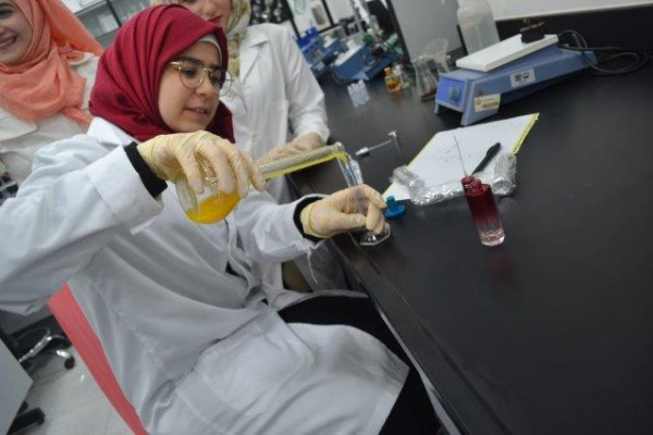 AU Students Learn How to Make Perfumes