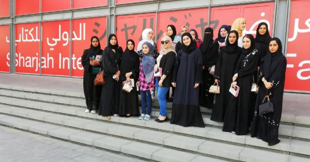 الجامعة تنظم زيارات لمعرض الكتاب وسكن الطالبات ينظّم