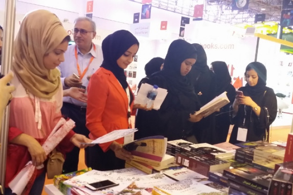طالبات الجامعة يزرن معرض الكتاب الدولي بالشارقة