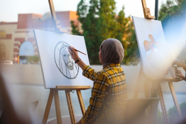 ورشة رسم لطالبات السكن تحت شعار 