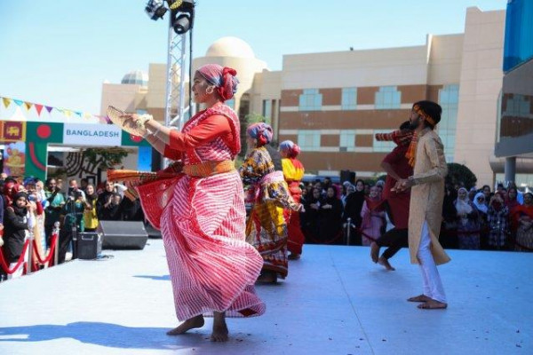 AU Celebrates “Diversity and Tolerance