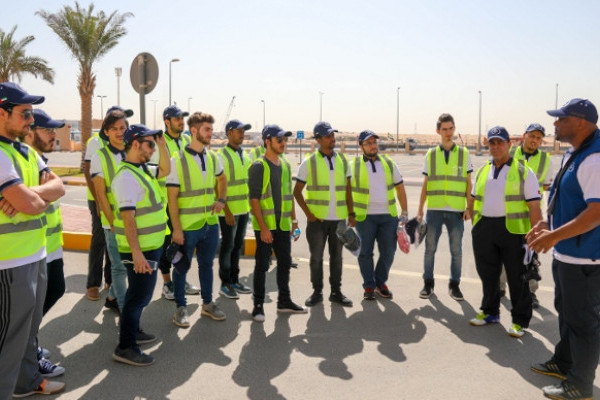 طلبة الجامعة يشاركون في تنظيم طواف دبي