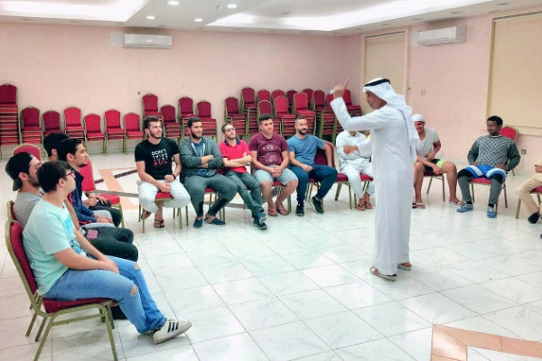 طلاب جامعة عجمان ينظمون مخيما كشفيا